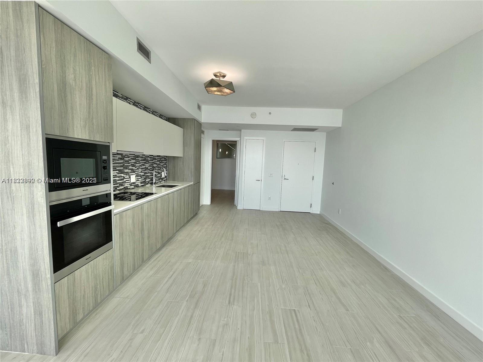BISCAYNE BEACH CONDO - Residential