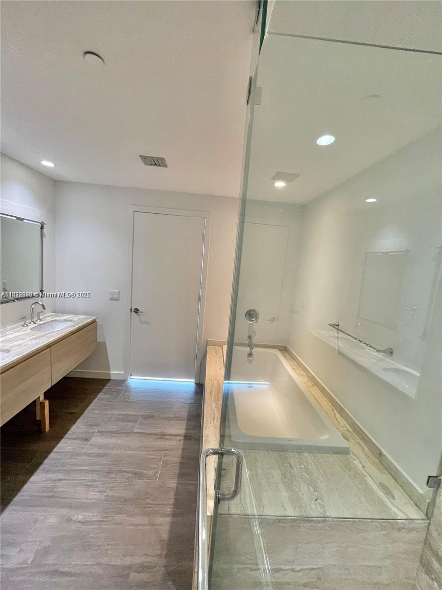 BISCAYNE BEACH CONDO - Residential