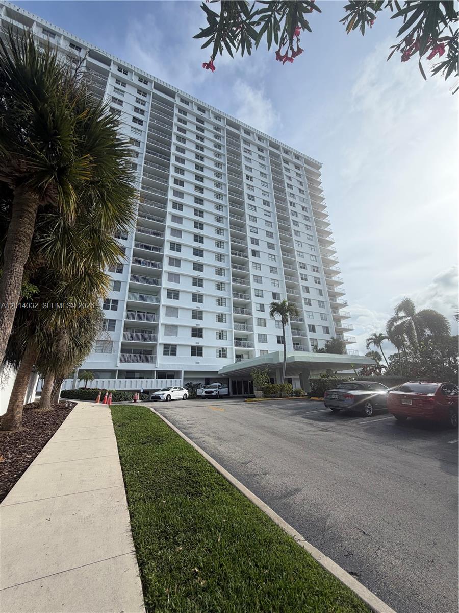 Beautiful and well-maintained unit 1631 in the 500 building at Winston Towers 500. This charming apartment features peaceful canal views, impact windows and doors throughout, a recently renovated bathroom, and stunning city views that can be enjoyed day and night. Conveniently located in the heart of Sunny Isles Beach, close to shopping, dining, parks, and just minutes from the beach. For showings call listing agent, owner occupied!