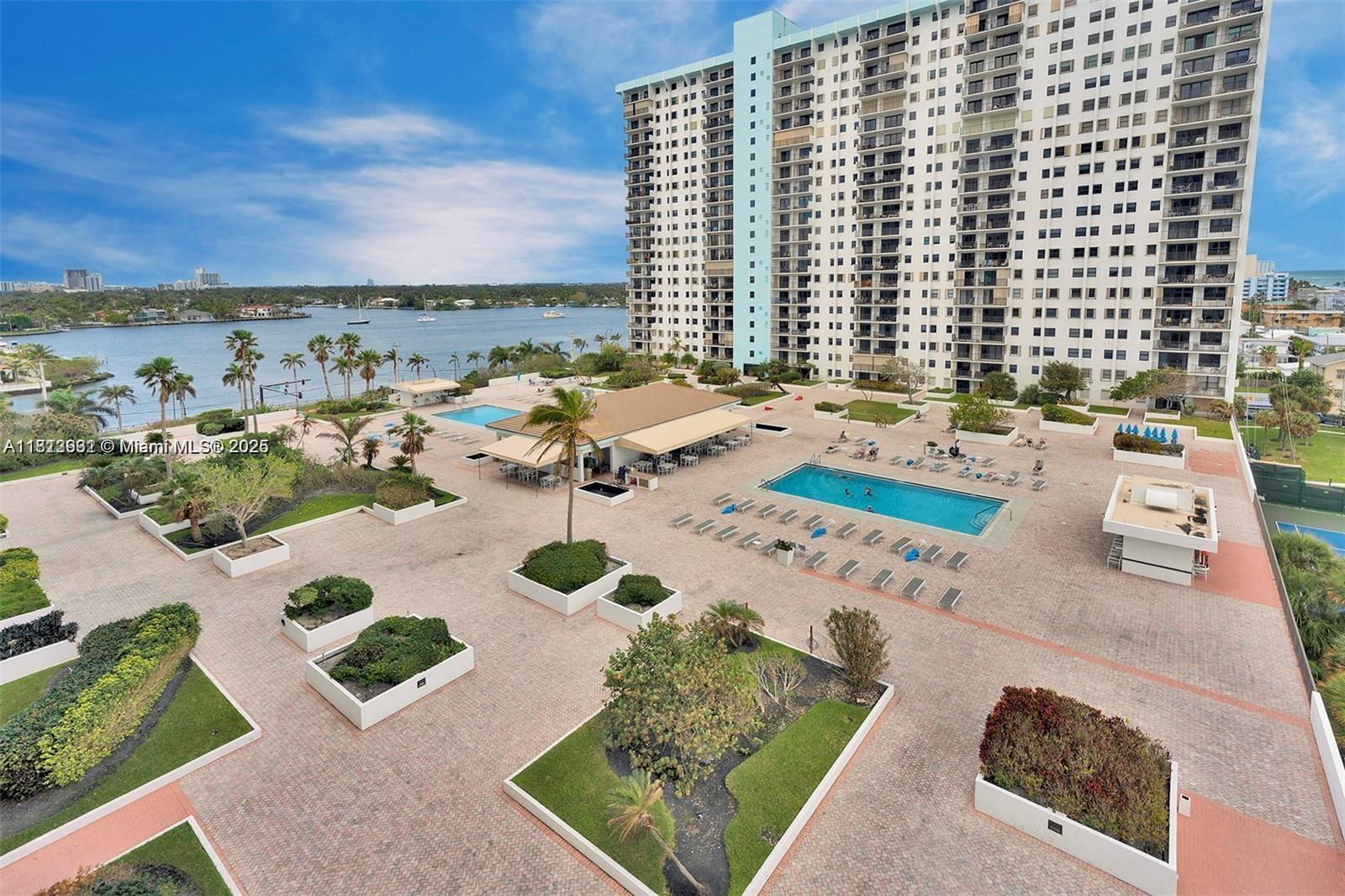 SUMMIT CONDO - Residential