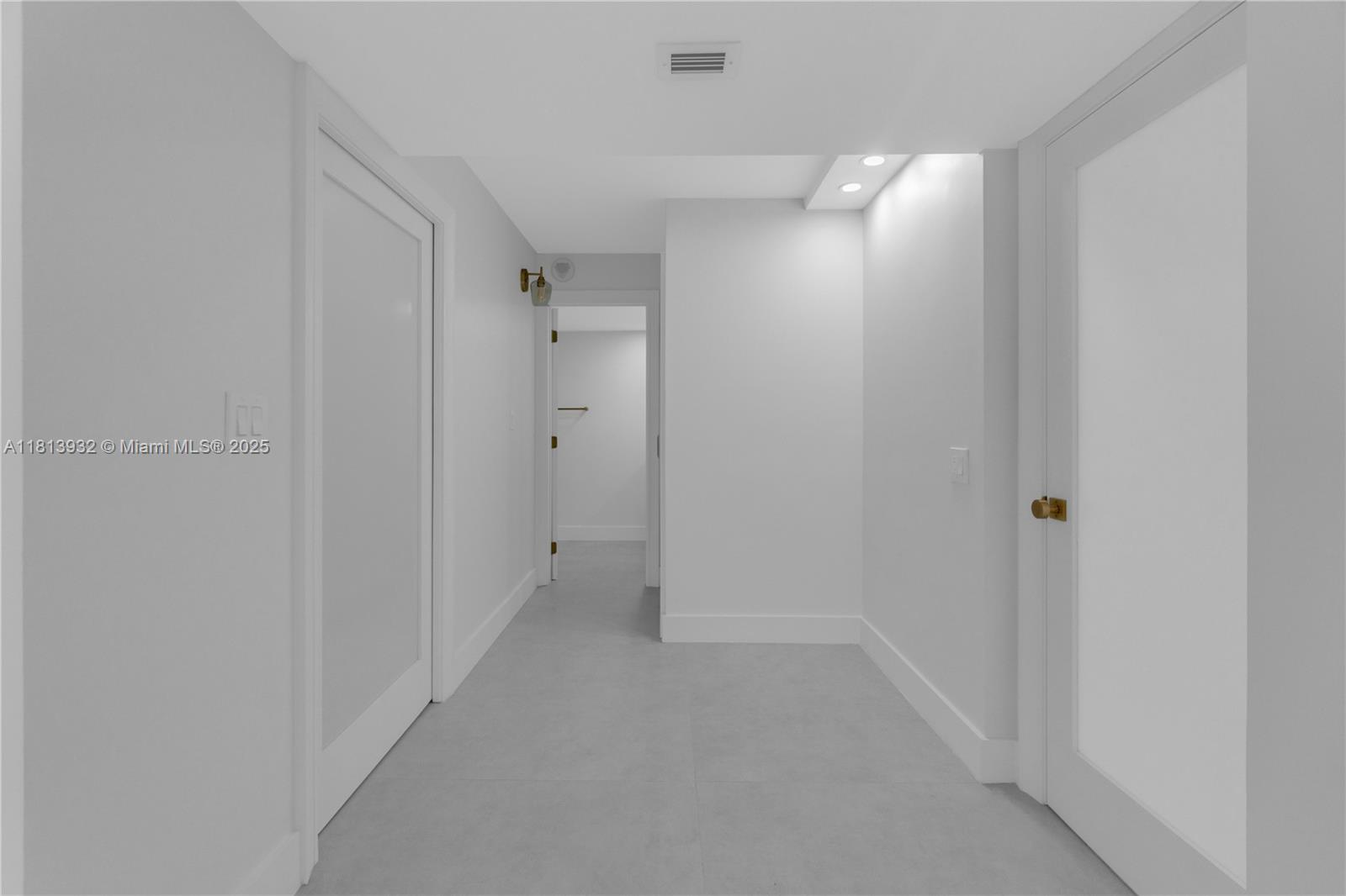 SUMMIT CONDO - Residential