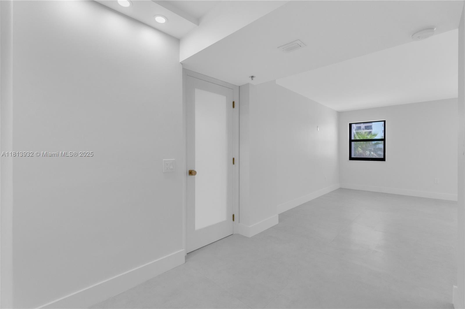 SUMMIT CONDO - Residential
