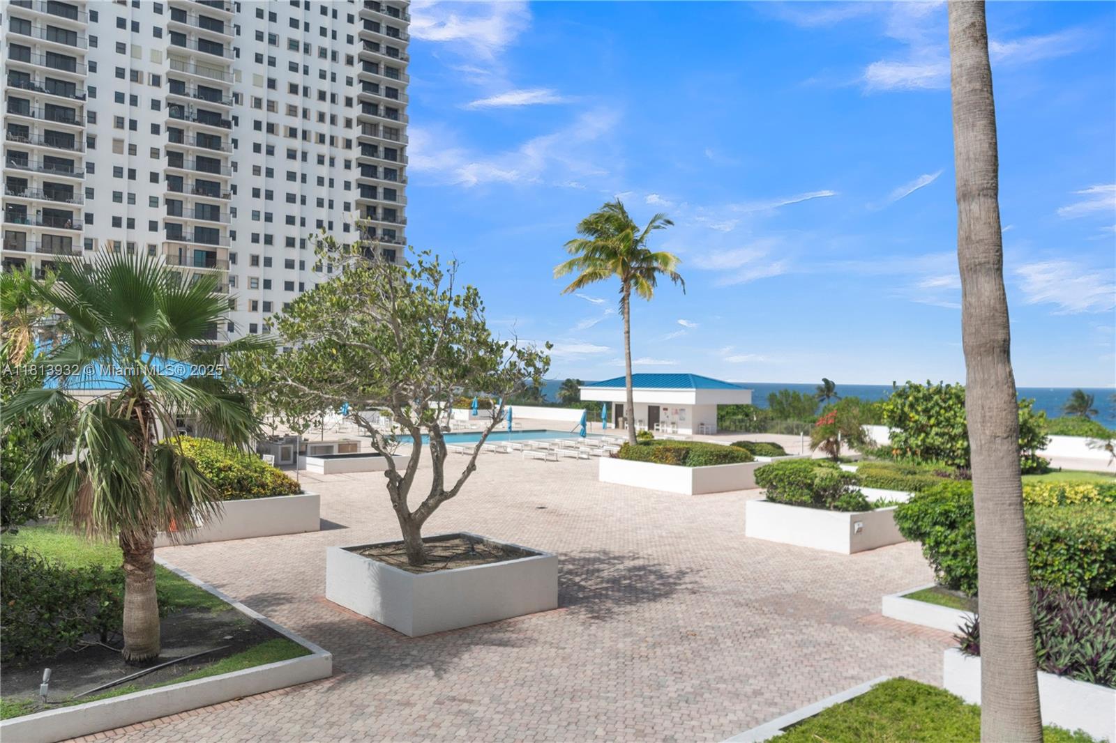SUMMIT CONDO - Residential