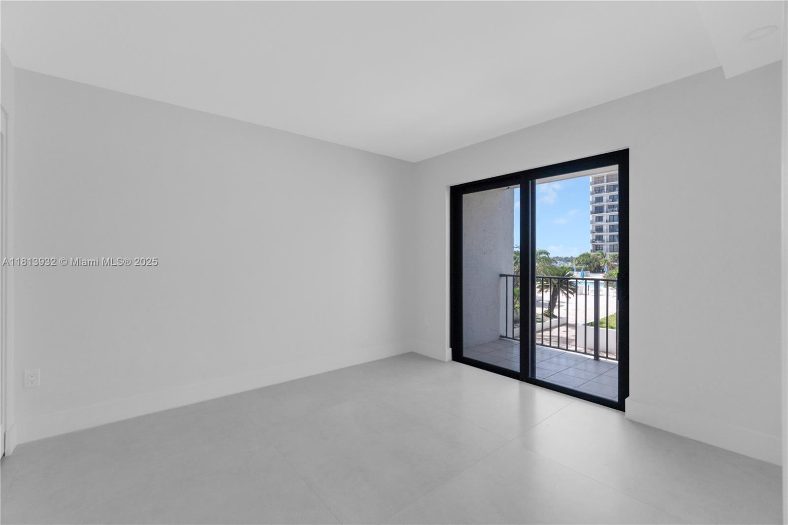 SUMMIT CONDO - Residential