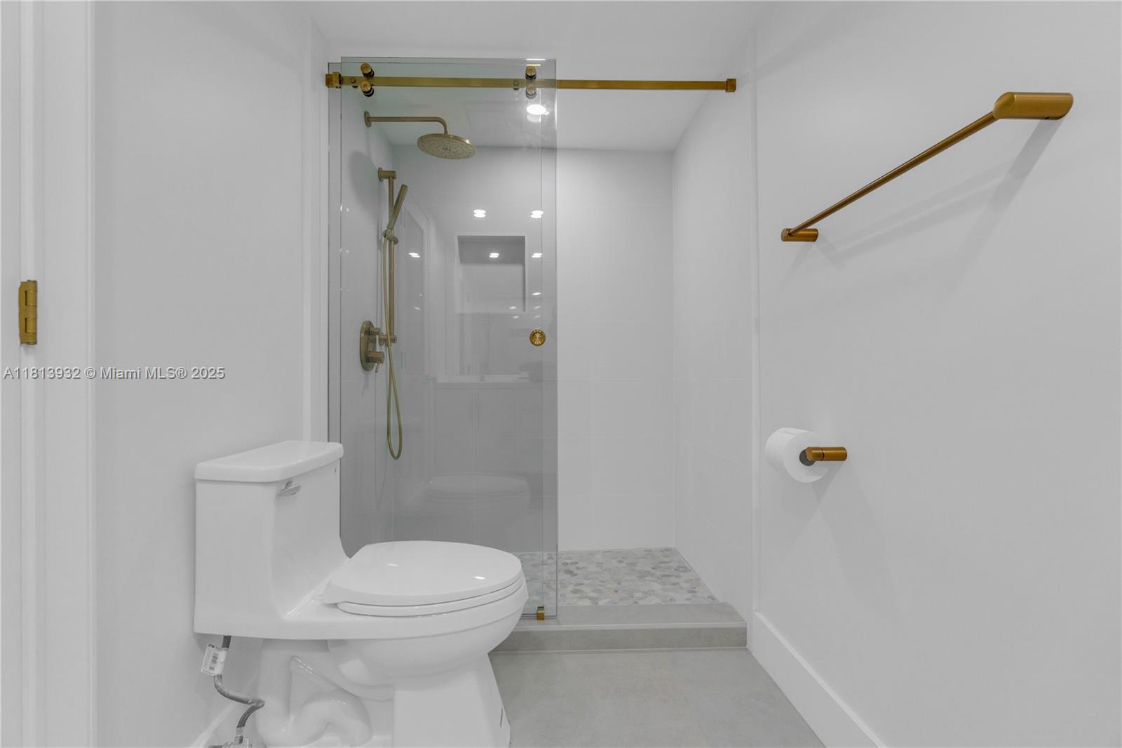 SUMMIT CONDO - Residential