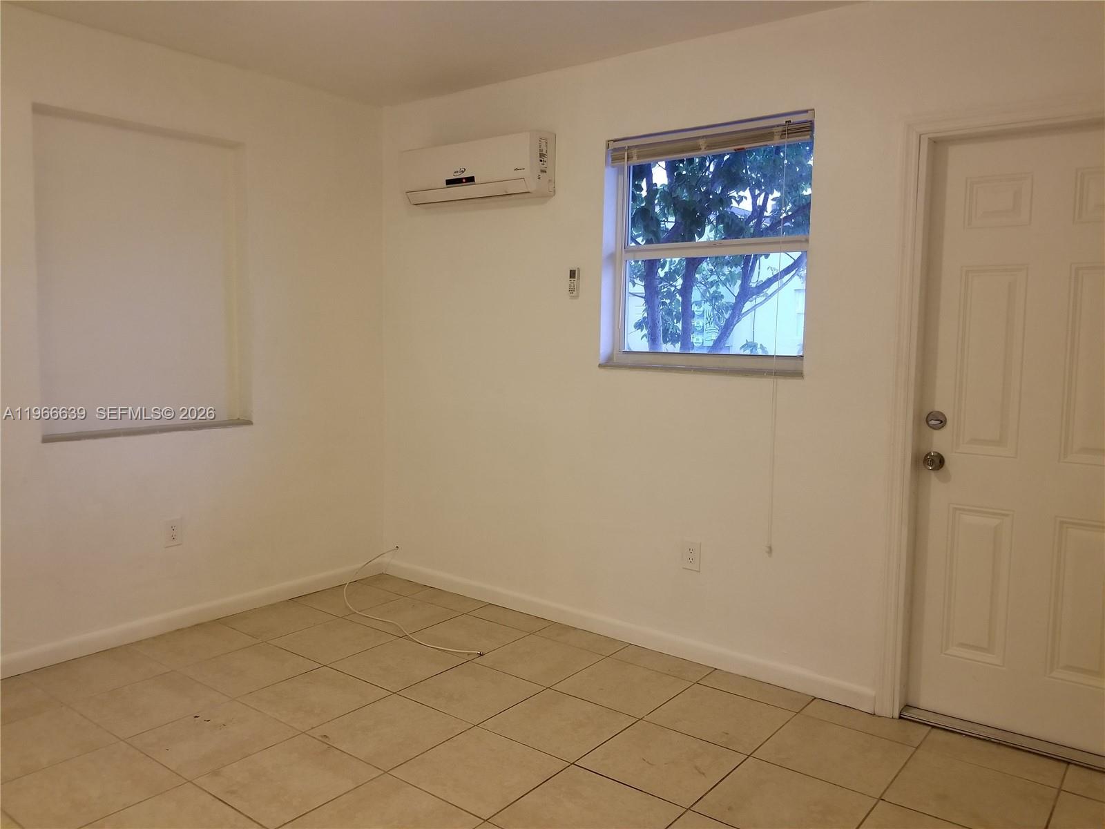 HOLLYWOOD - Residential Lease