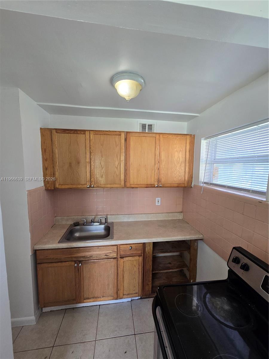 HOLLYWOOD - Residential Lease