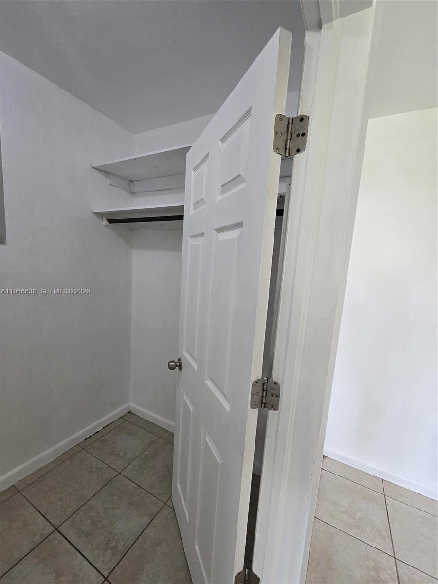 HOLLYWOOD - Residential Lease