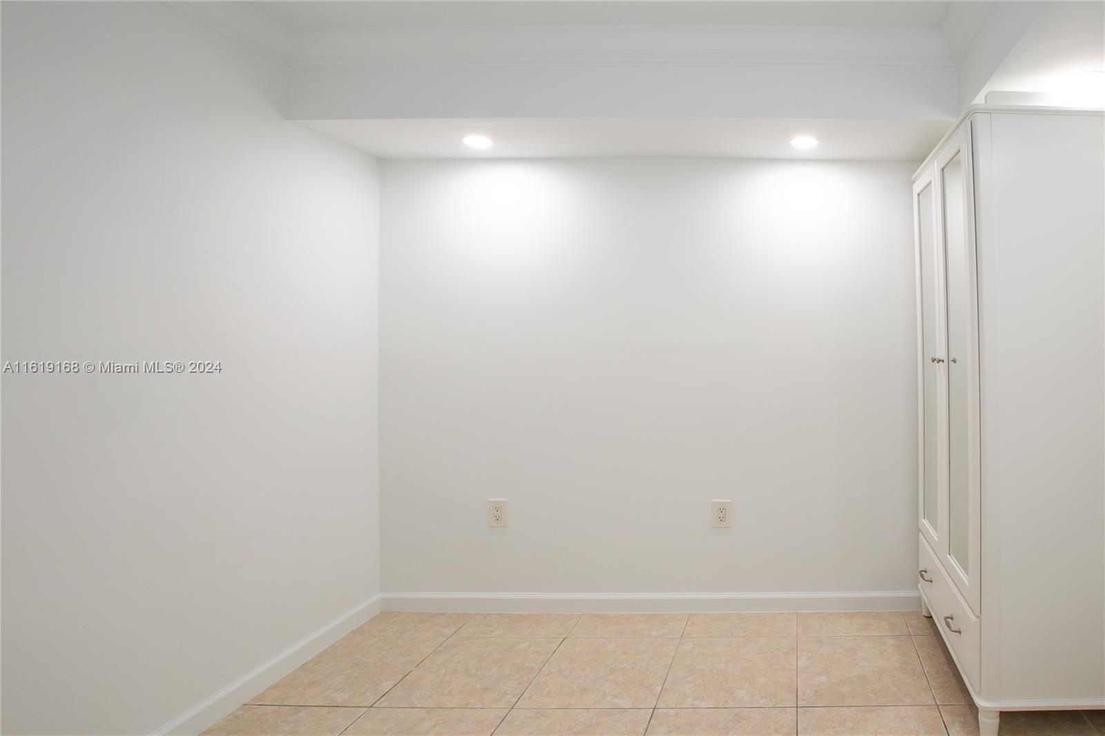 HARDING HALL CONDOMINIUM - Residential