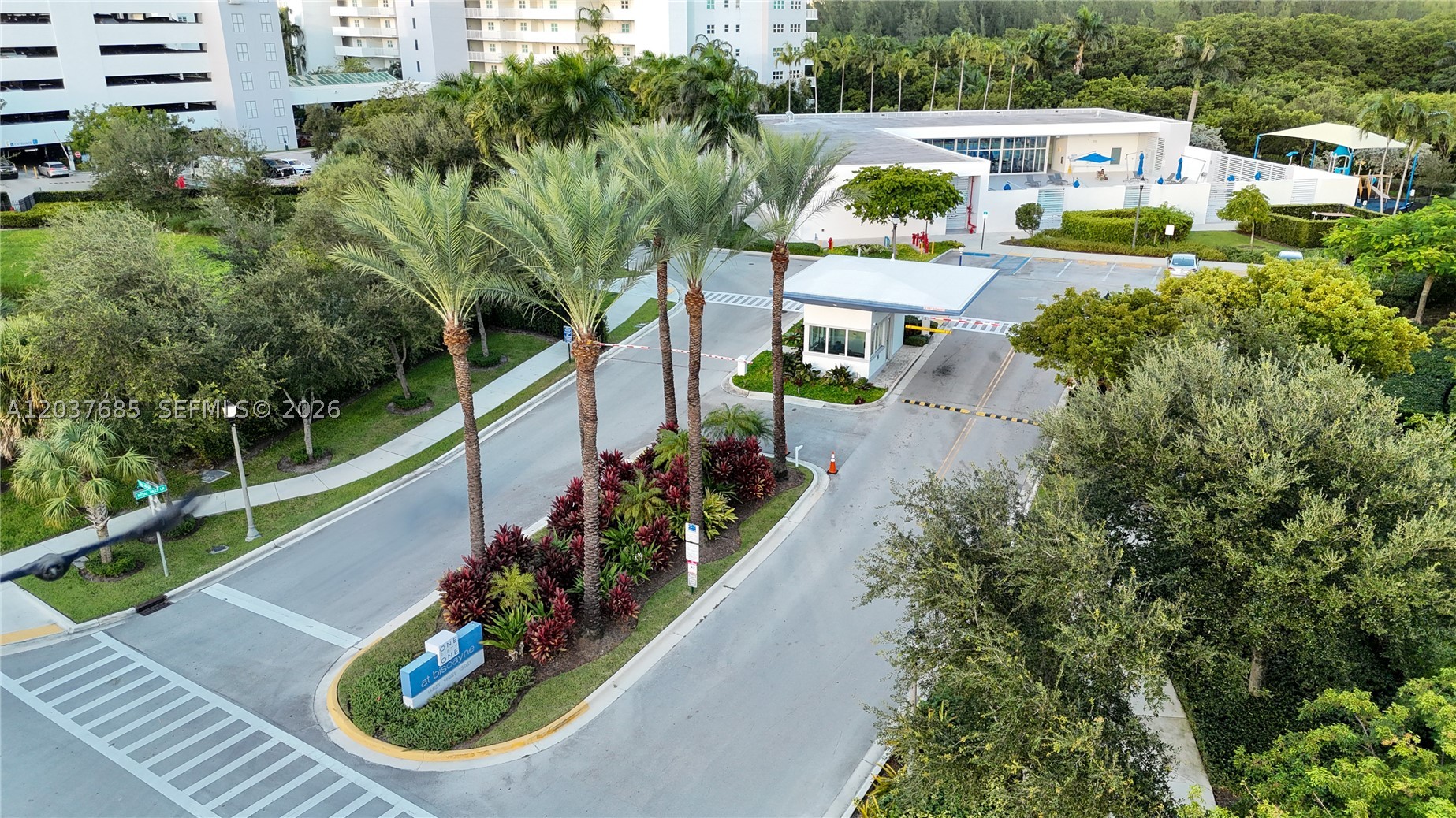 THE OAKS I CONDO - Residential