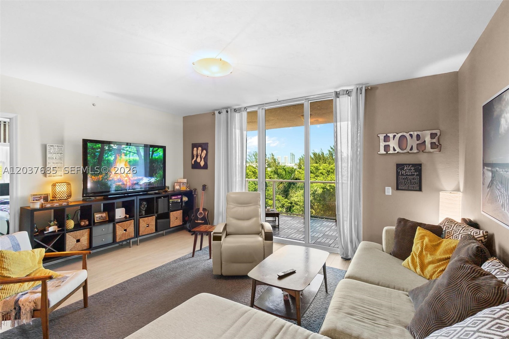 THE OAKS I CONDO - Residential