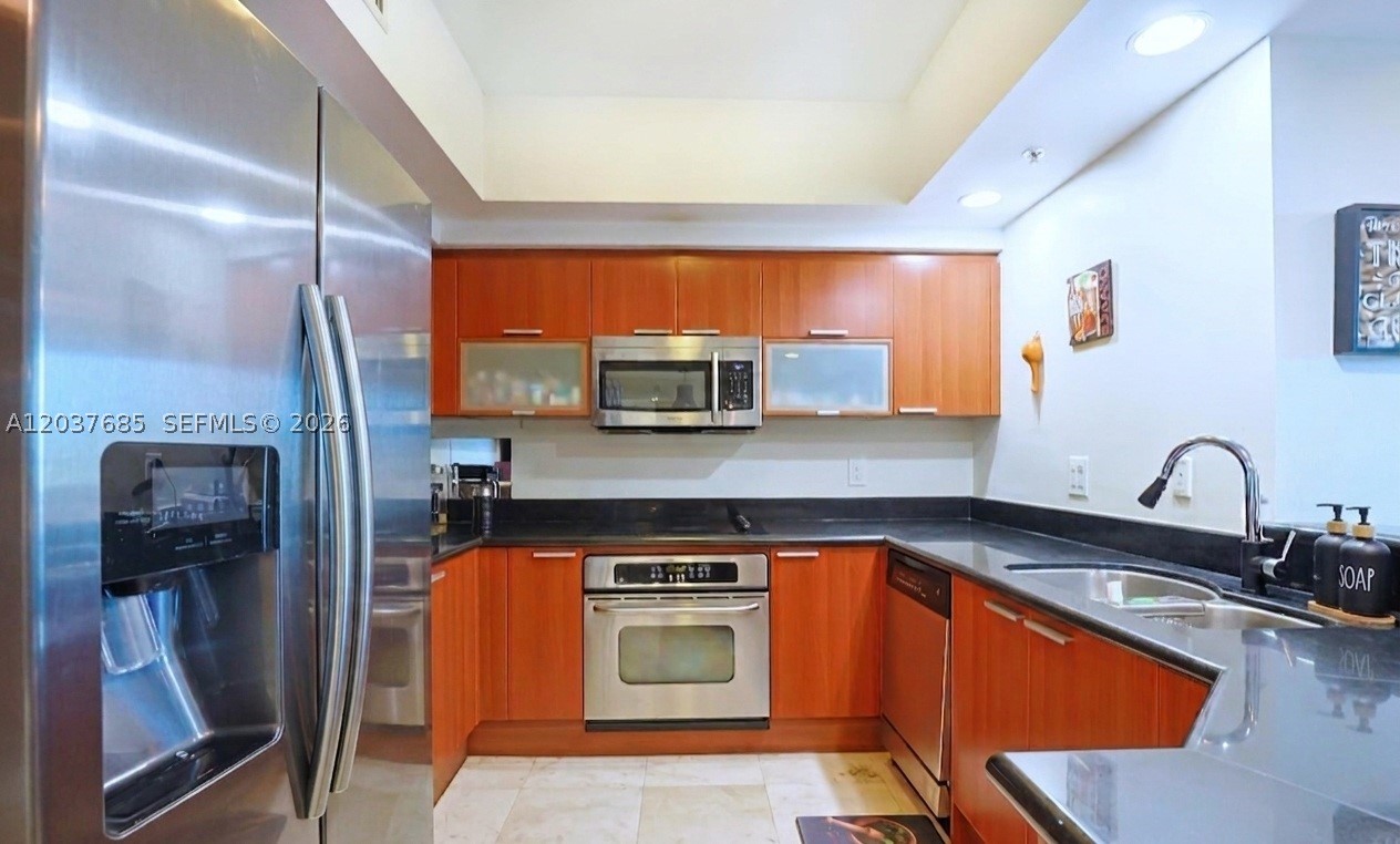 THE OAKS I CONDO - Residential
