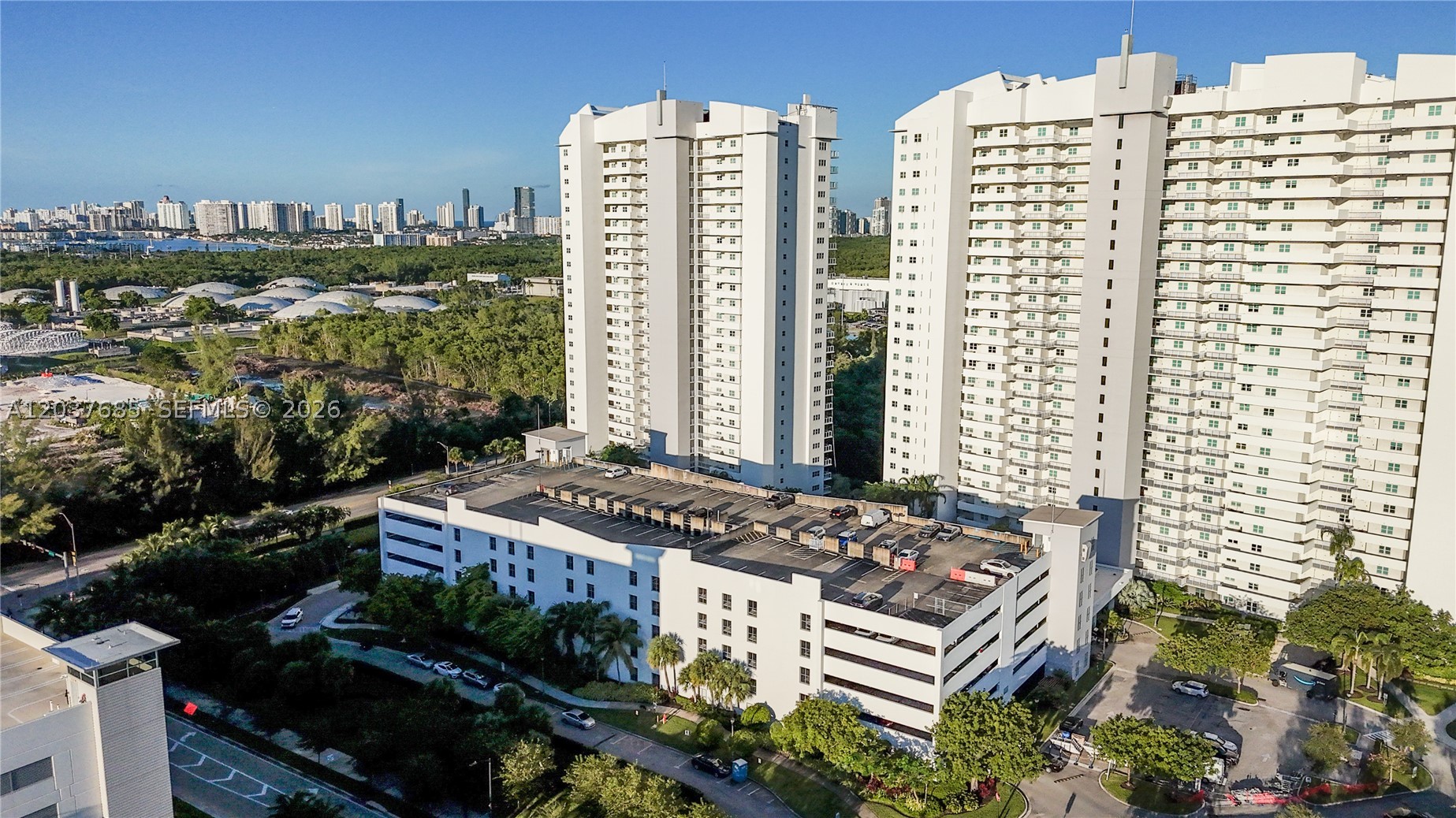 THE OAKS I CONDO - Residential
