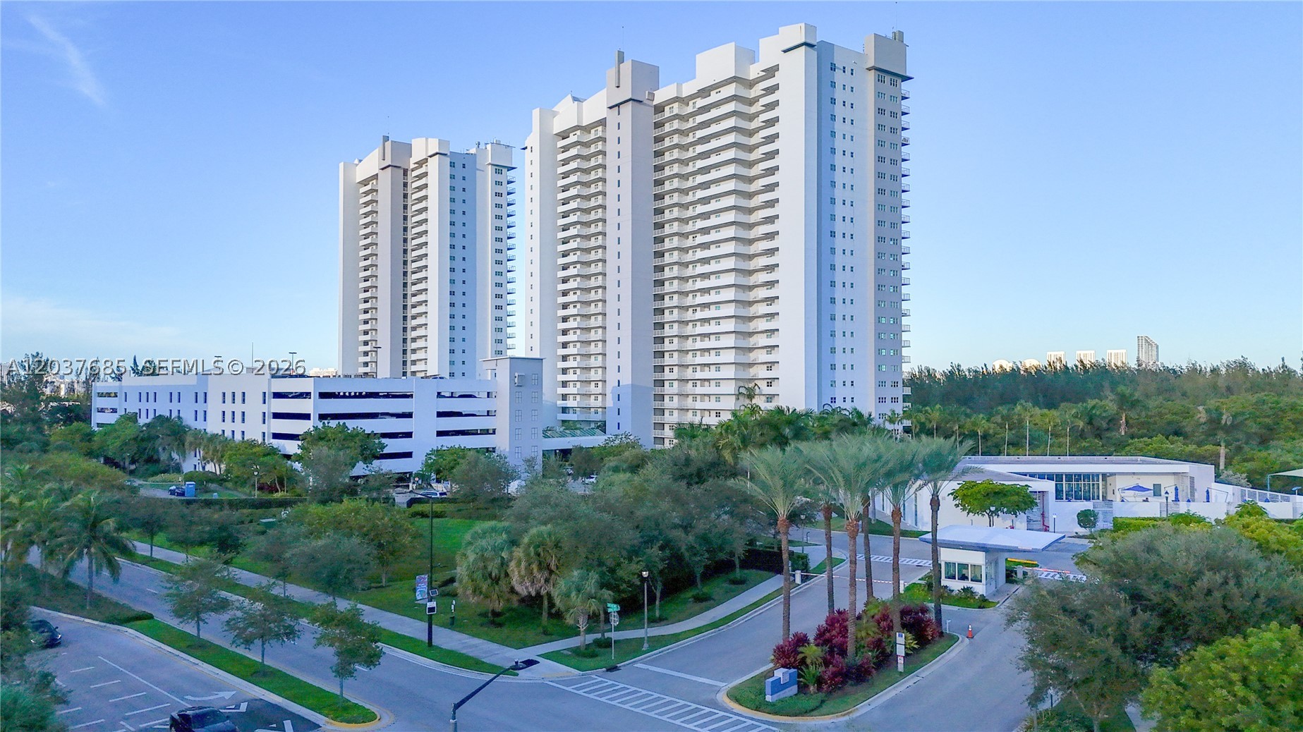 THE OAKS I CONDO - Residential