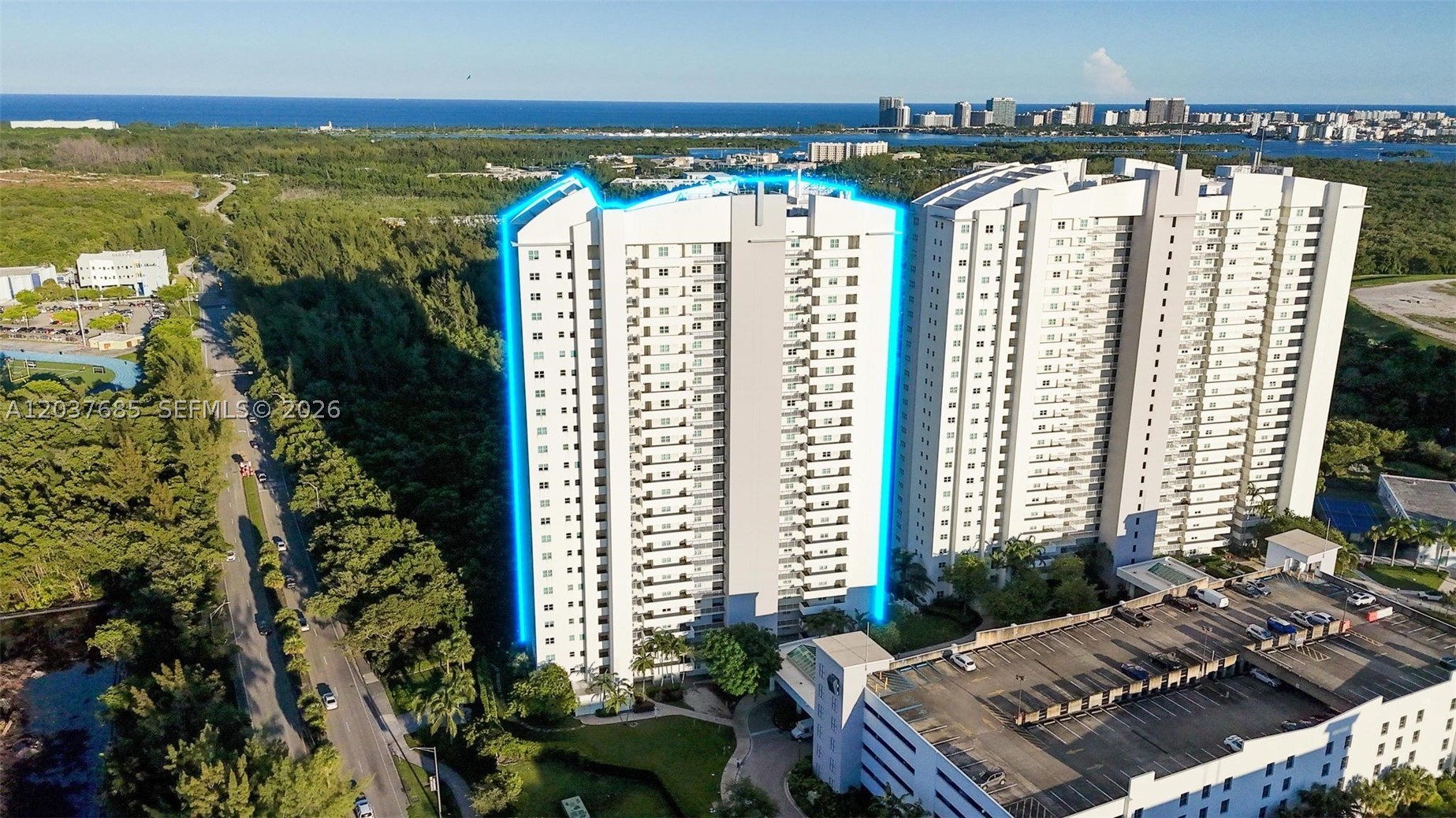 THE OAKS I CONDO - Residential