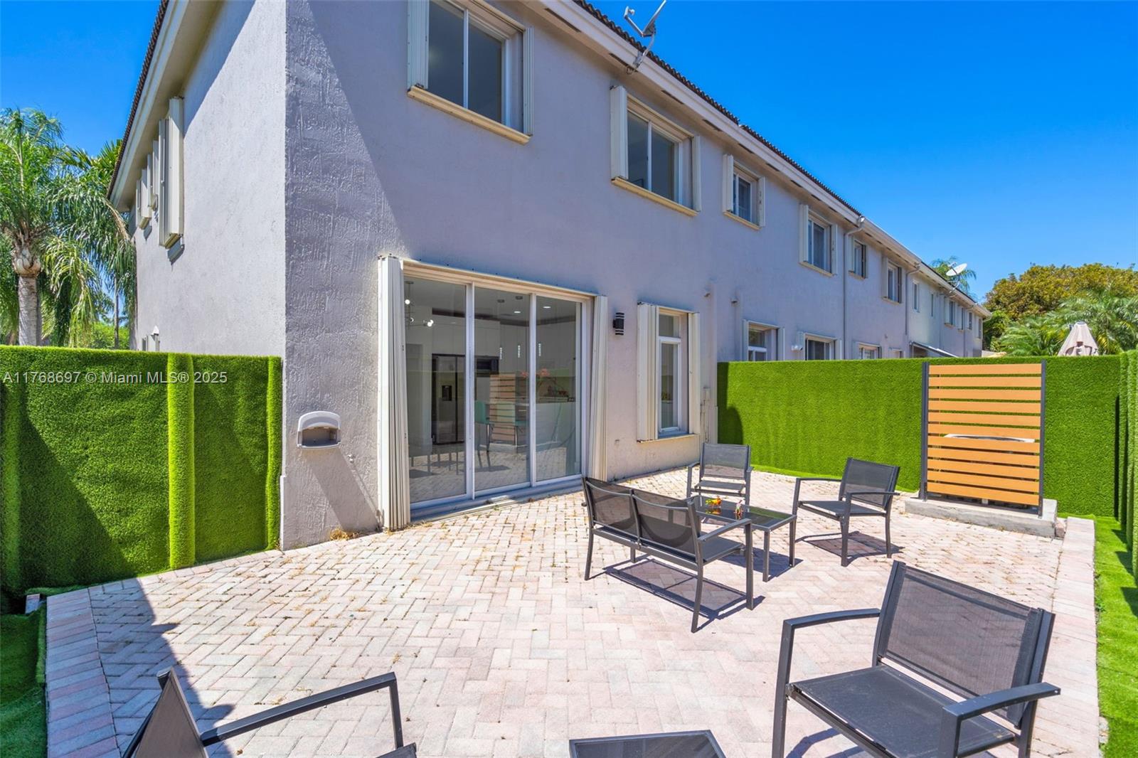 DORAL NORTHEAST TOWNHOMES - Residential