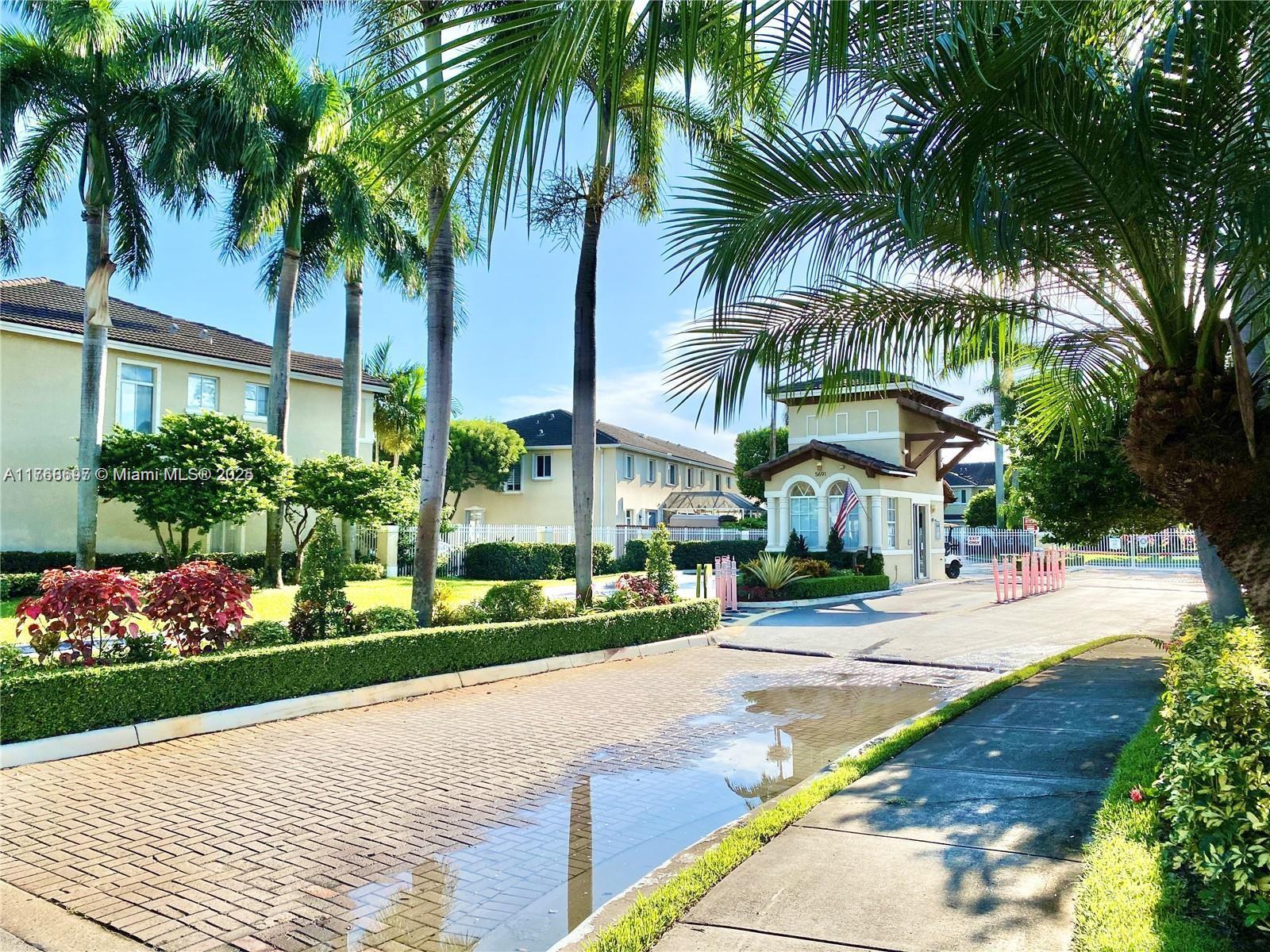 DORAL NORTHEAST TOWNHOMES - Residential