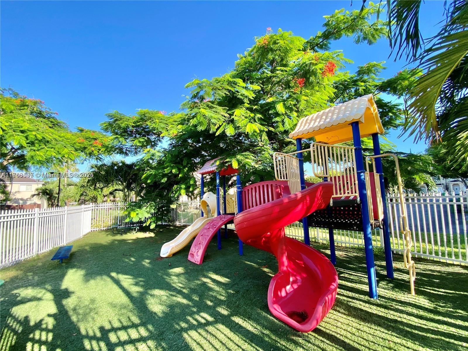 DORAL NORTHEAST TOWNHOMES - Residential