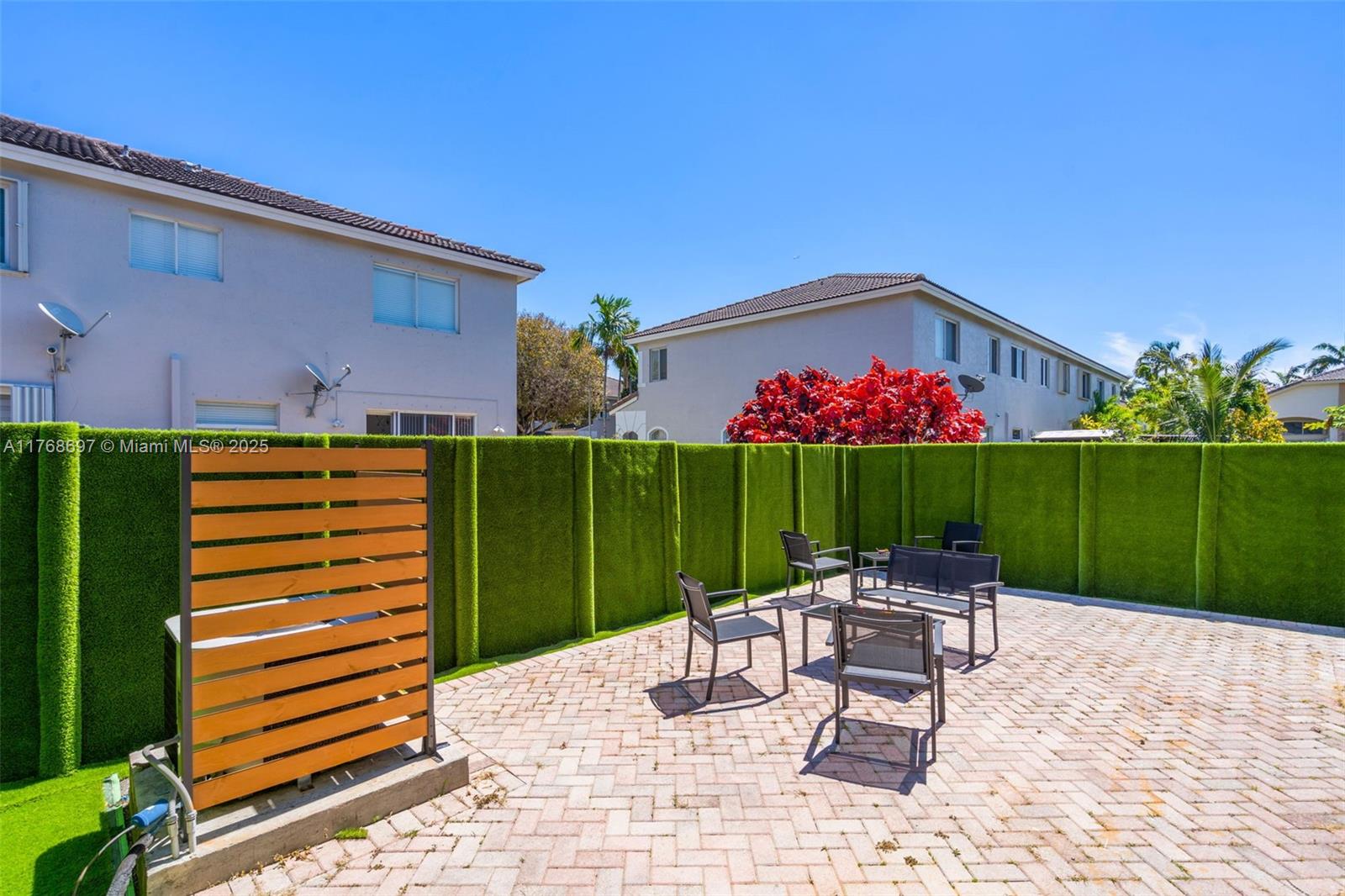 DORAL NORTHEAST TOWNHOMES - Residential