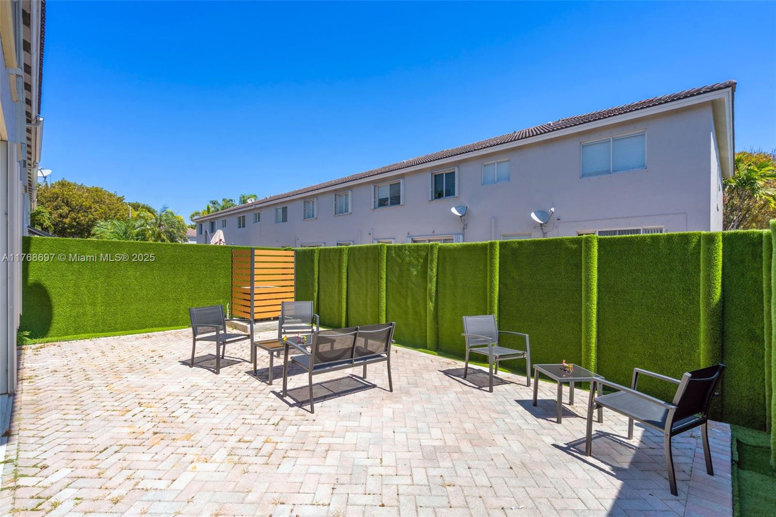 DORAL NORTHEAST TOWNHOMES - Residential
