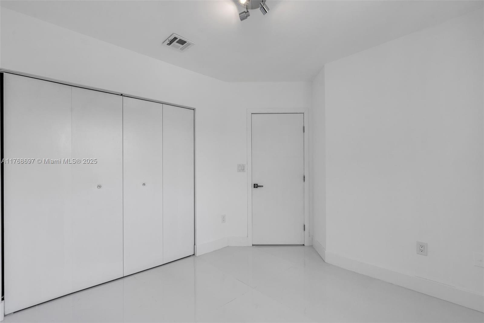 DORAL NORTHEAST TOWNHOMES - Residential
