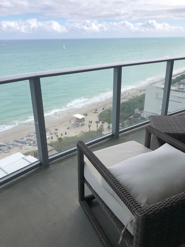HYDE RESORT AND RESIDENCES - Residential