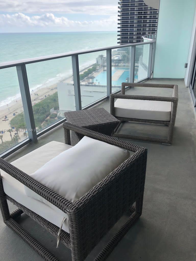HYDE RESORT AND RESIDENCES - Residential