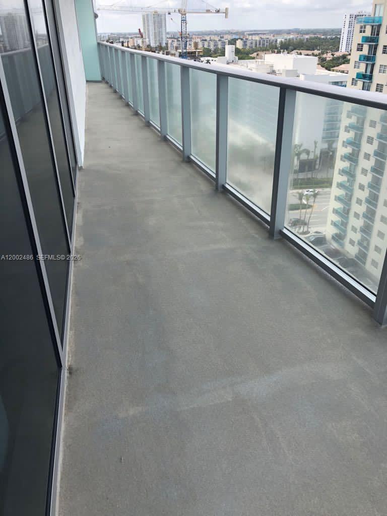 HYDE RESORT AND RESIDENCES - Residential
