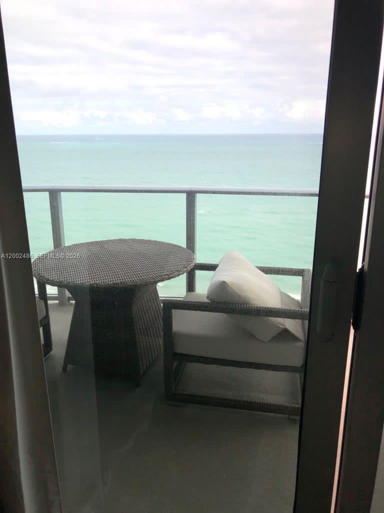 HYDE RESORT AND RESIDENCES - Residential