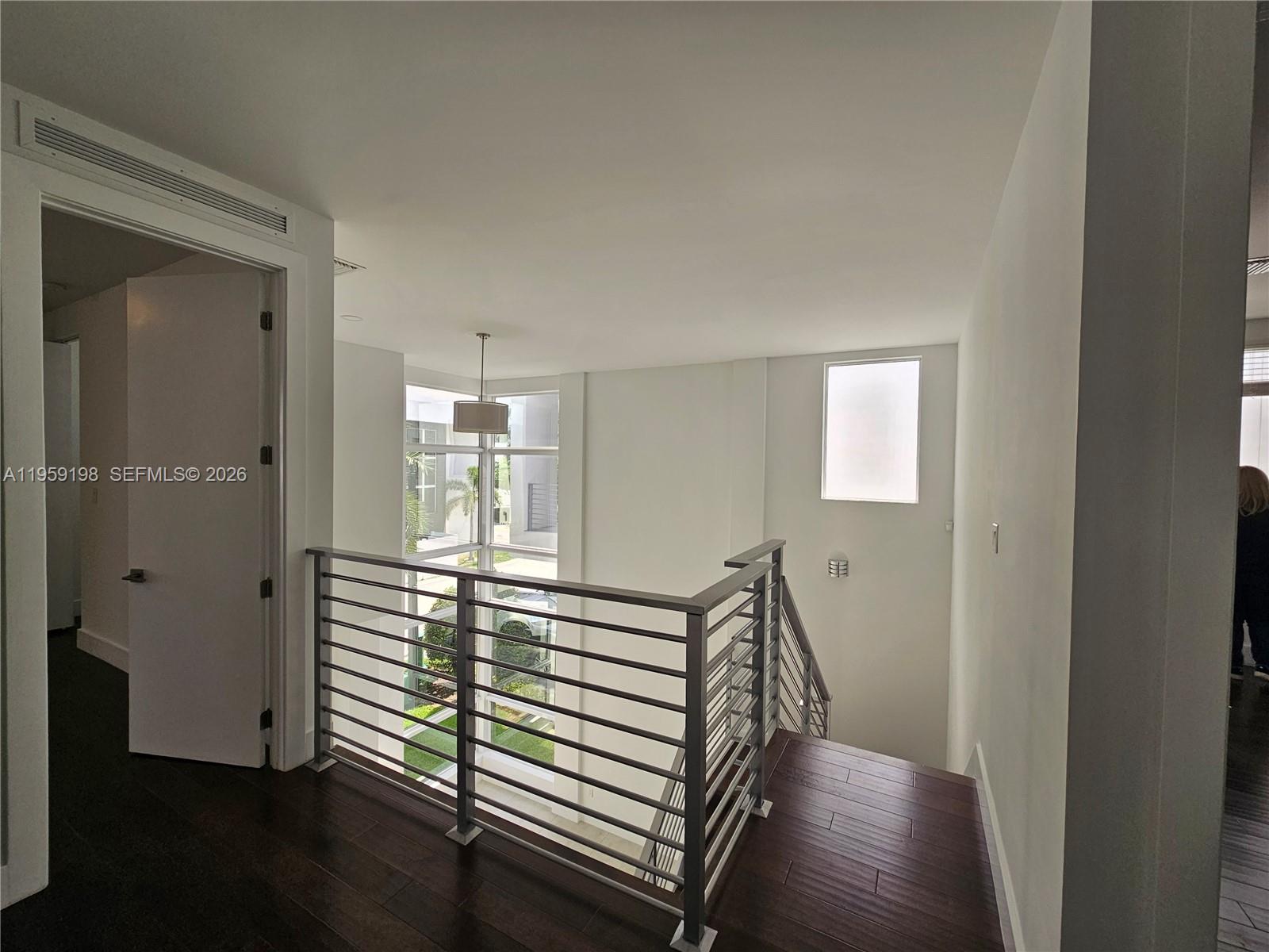 MODERN DORAL 45 - Residential