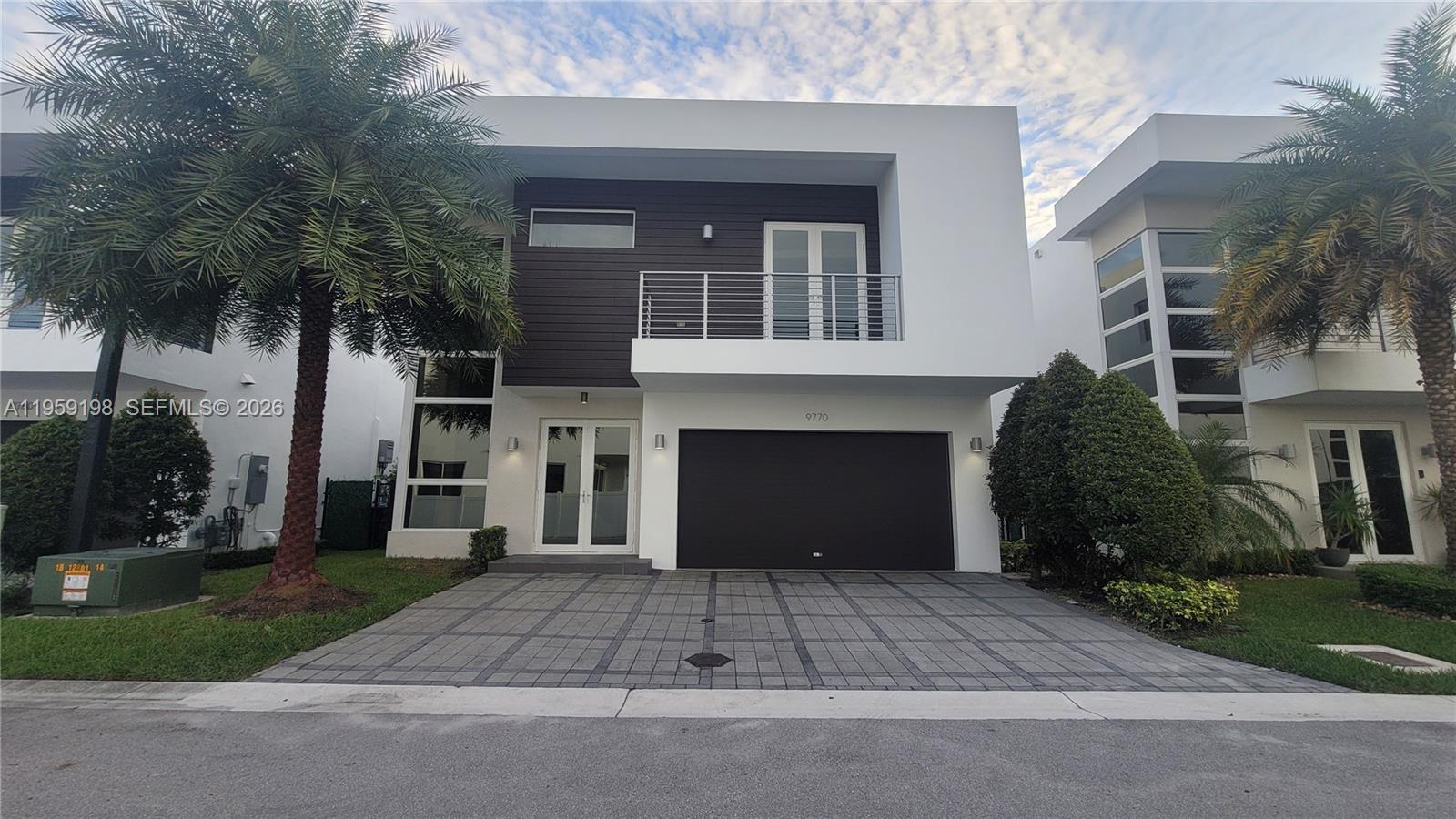 MODERN DORAL 45 - Residential