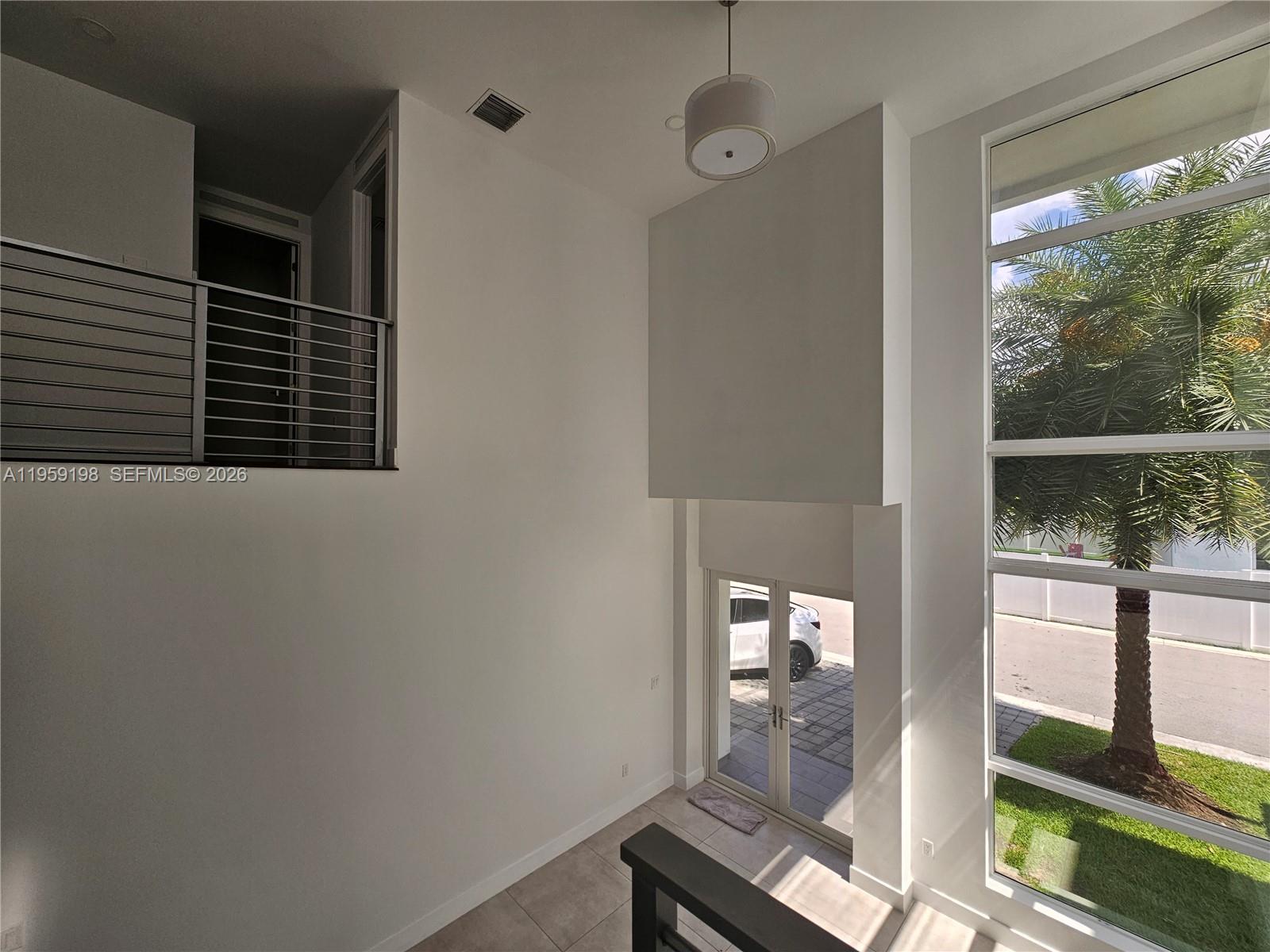 MODERN DORAL 45 - Residential