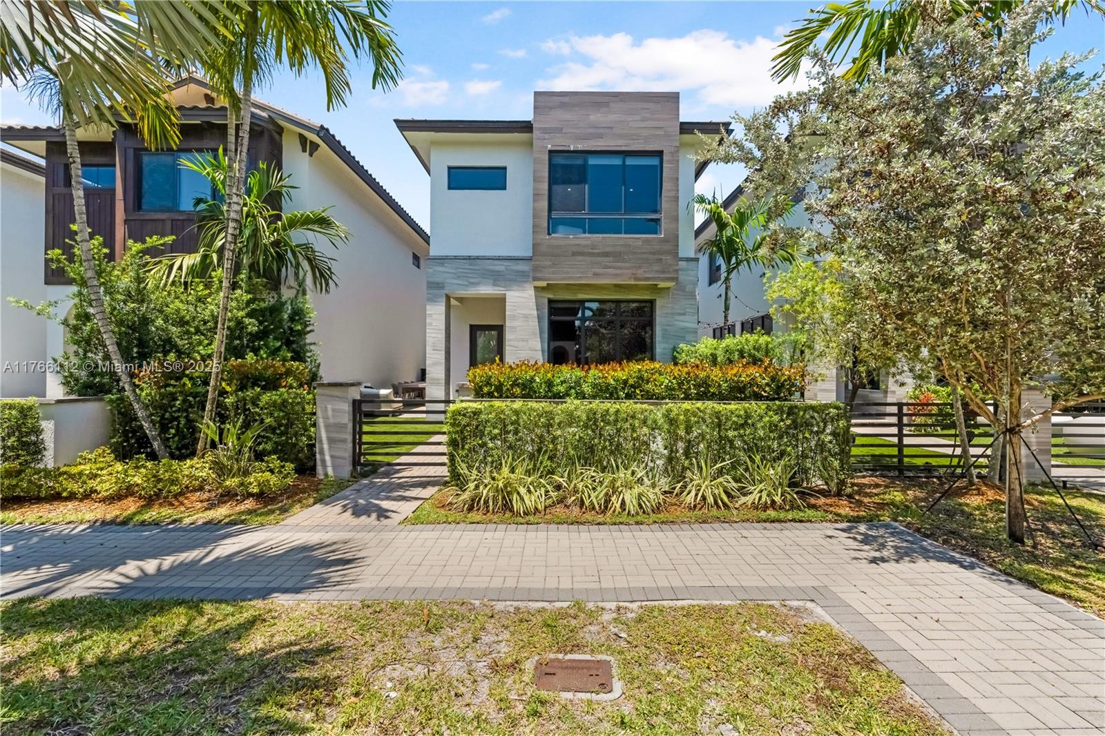 DOWNTOWN DORAL SOUTH PHAS - Residential