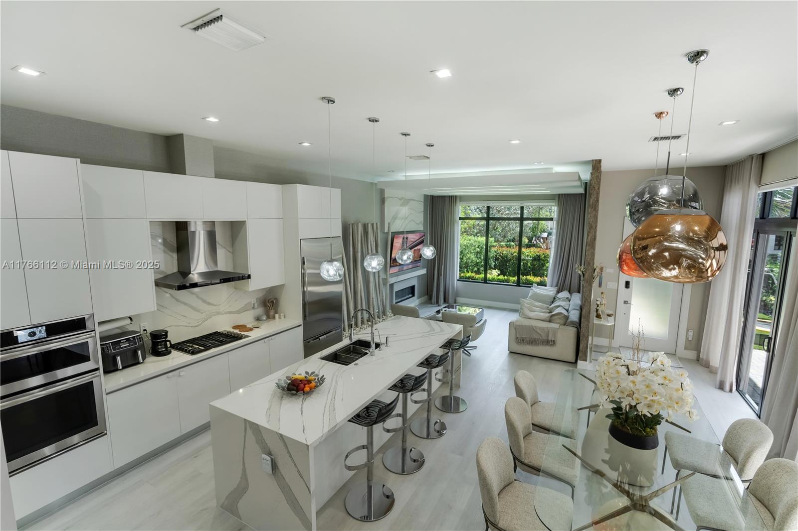 DOWNTOWN DORAL SOUTH PHAS - Residential