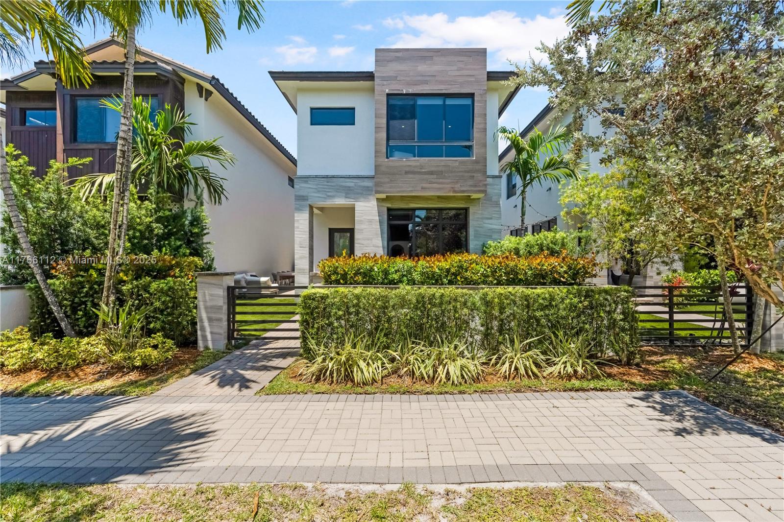 DOWNTOWN DORAL SOUTH PHAS - Residential