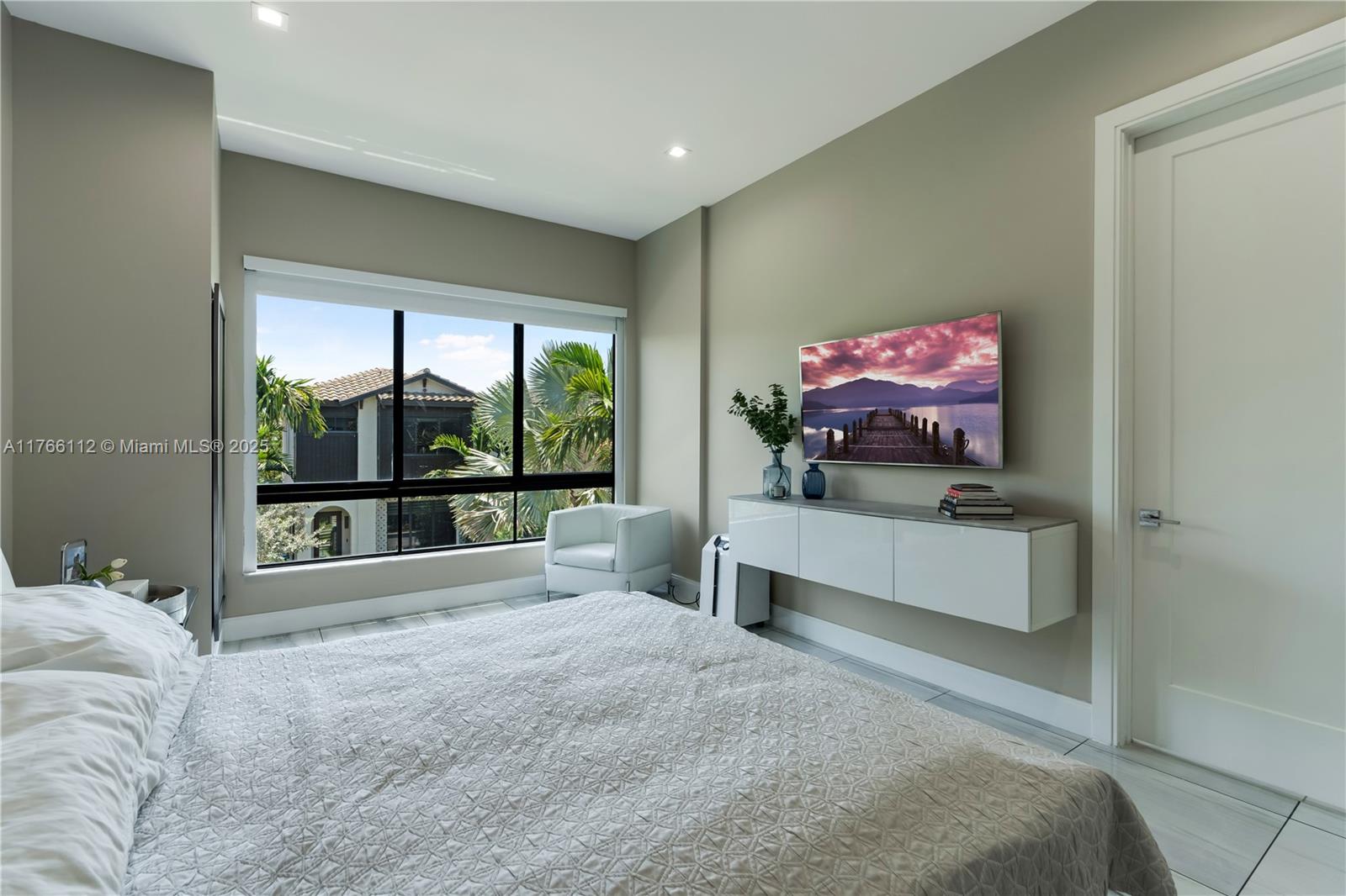 DOWNTOWN DORAL SOUTH PHAS - Residential