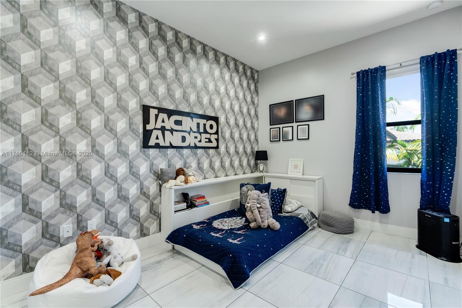 DOWNTOWN DORAL SOUTH PHAS - Residential