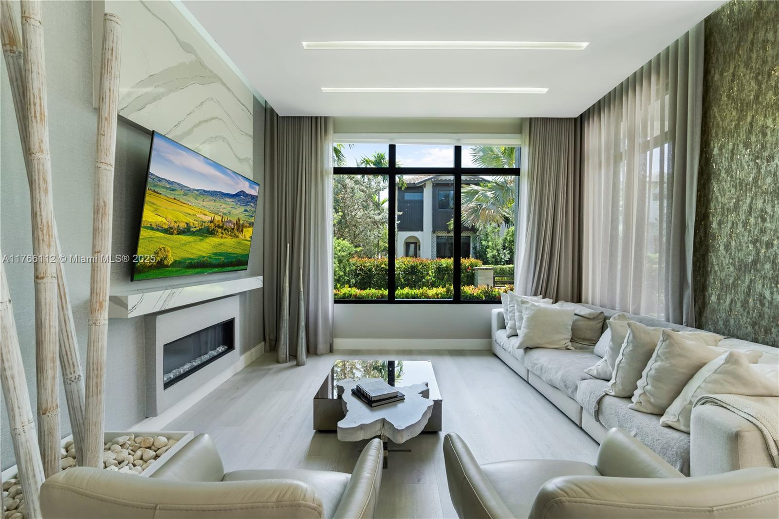 DOWNTOWN DORAL SOUTH PHAS - Residential