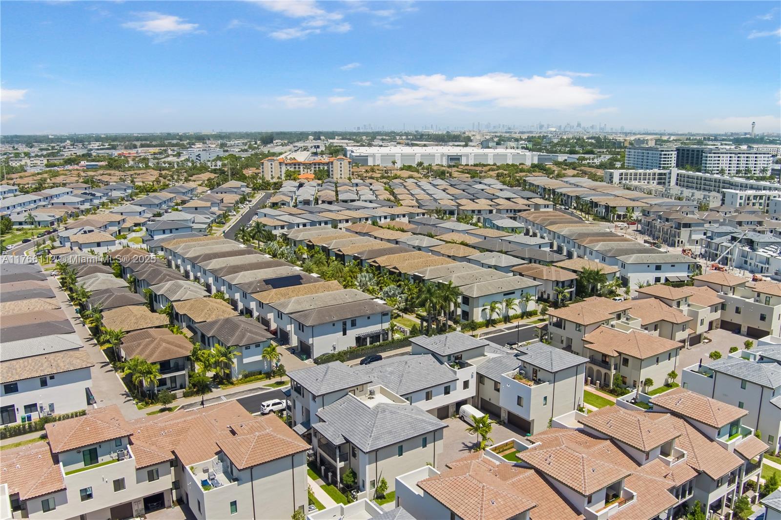 DOWNTOWN DORAL SOUTH PHAS - Residential