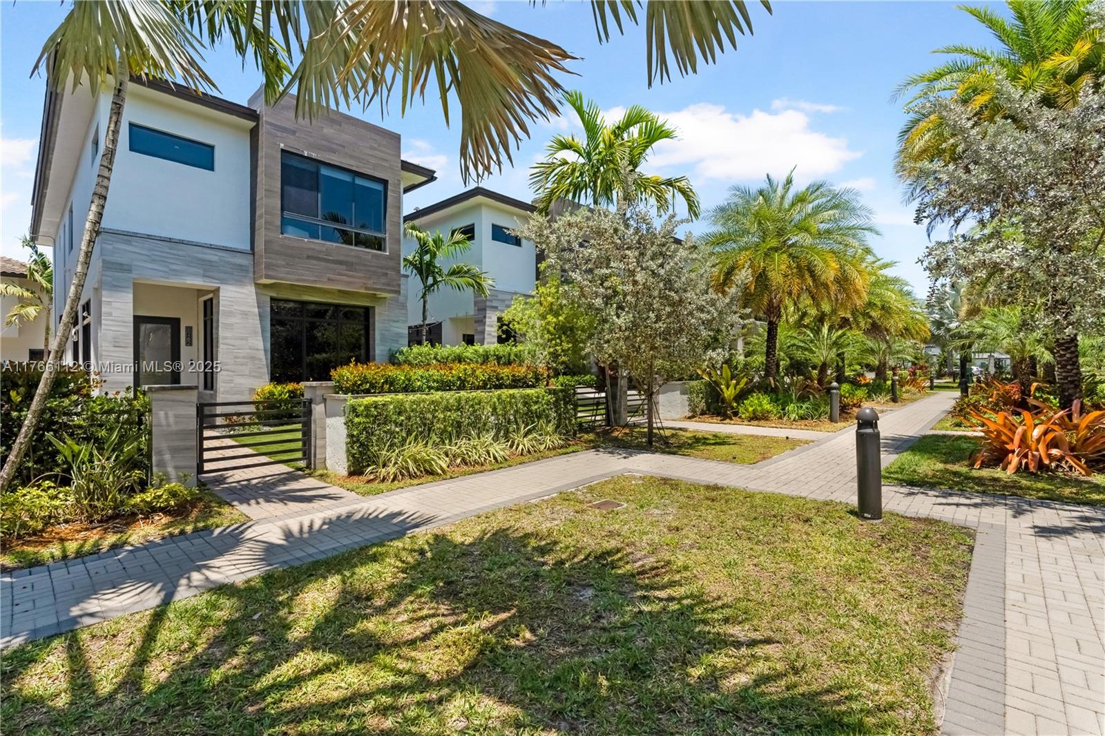 DOWNTOWN DORAL SOUTH PHAS - Residential