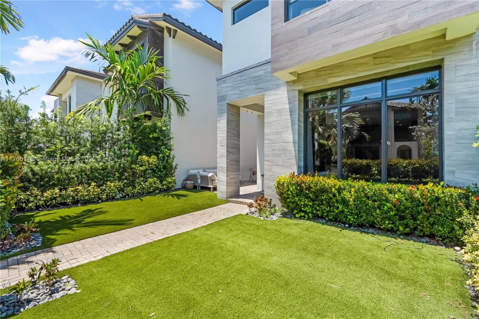 DOWNTOWN DORAL SOUTH PHAS - Residential