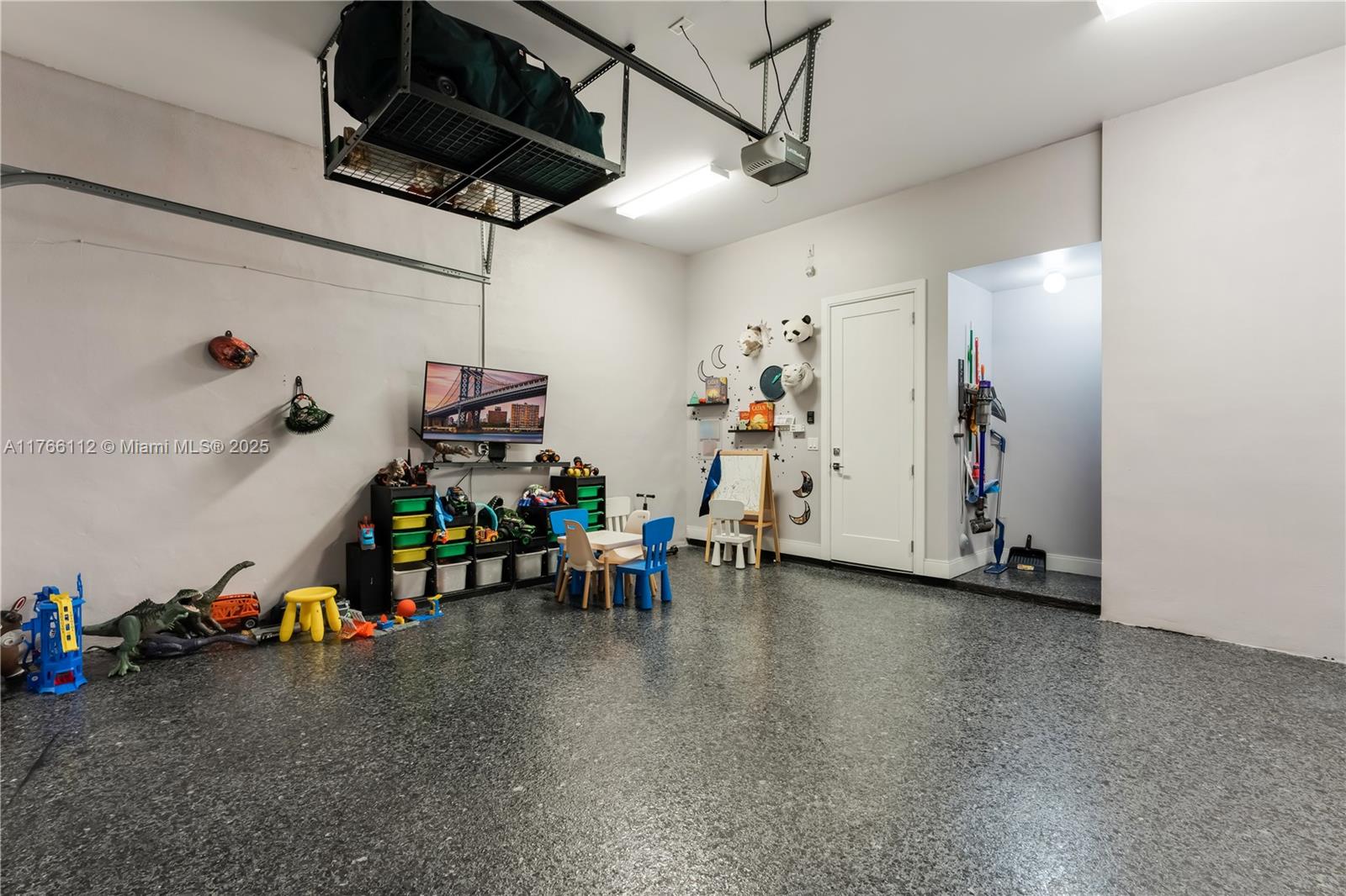 DOWNTOWN DORAL SOUTH PHAS - Residential