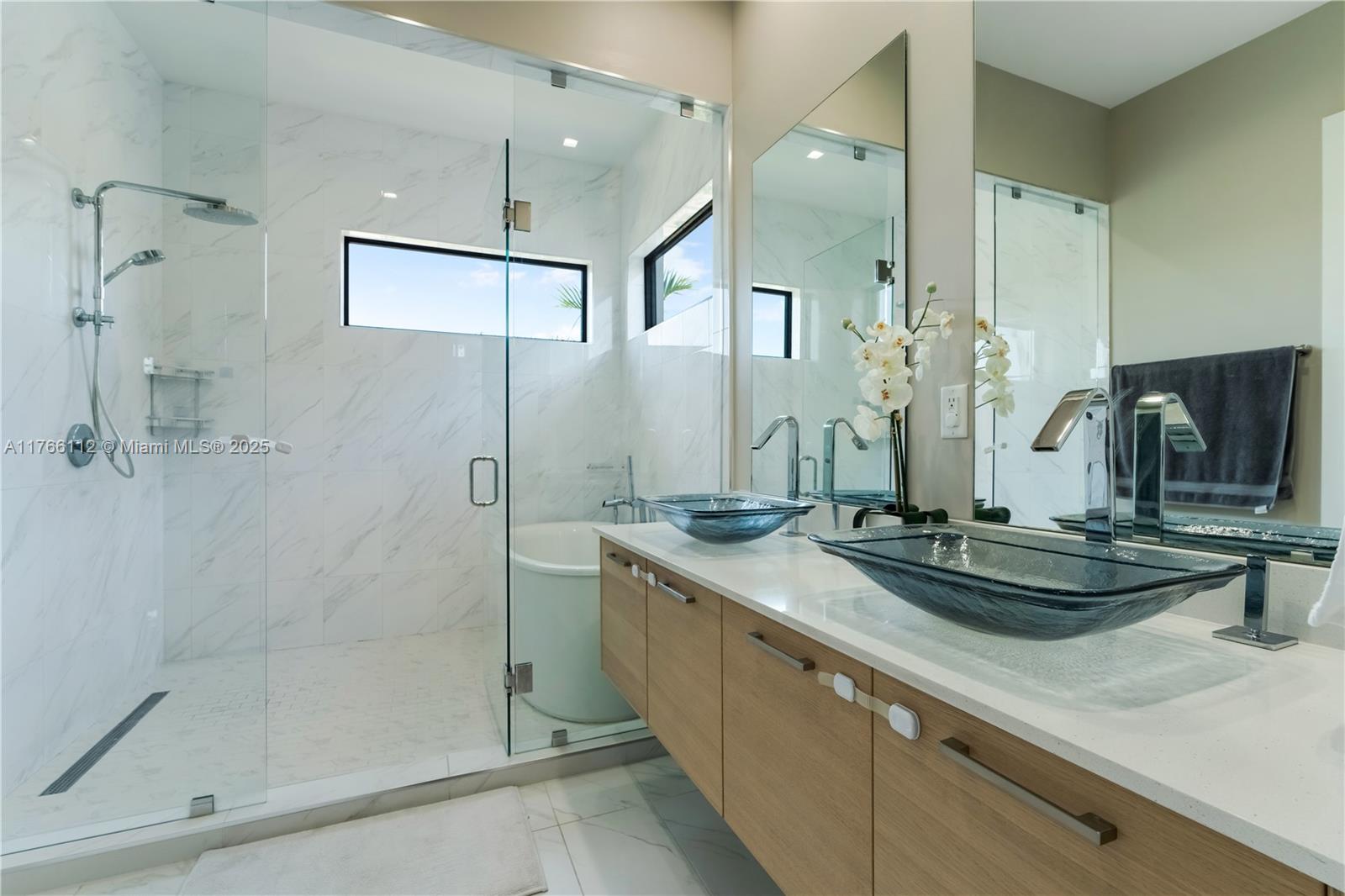 DOWNTOWN DORAL SOUTH PHAS - Residential
