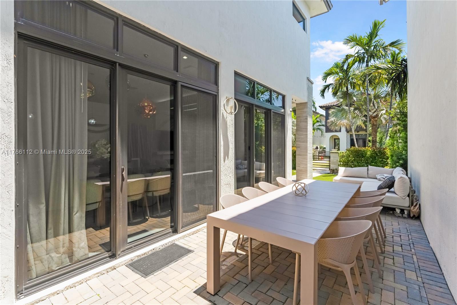 DOWNTOWN DORAL SOUTH PHAS - Residential