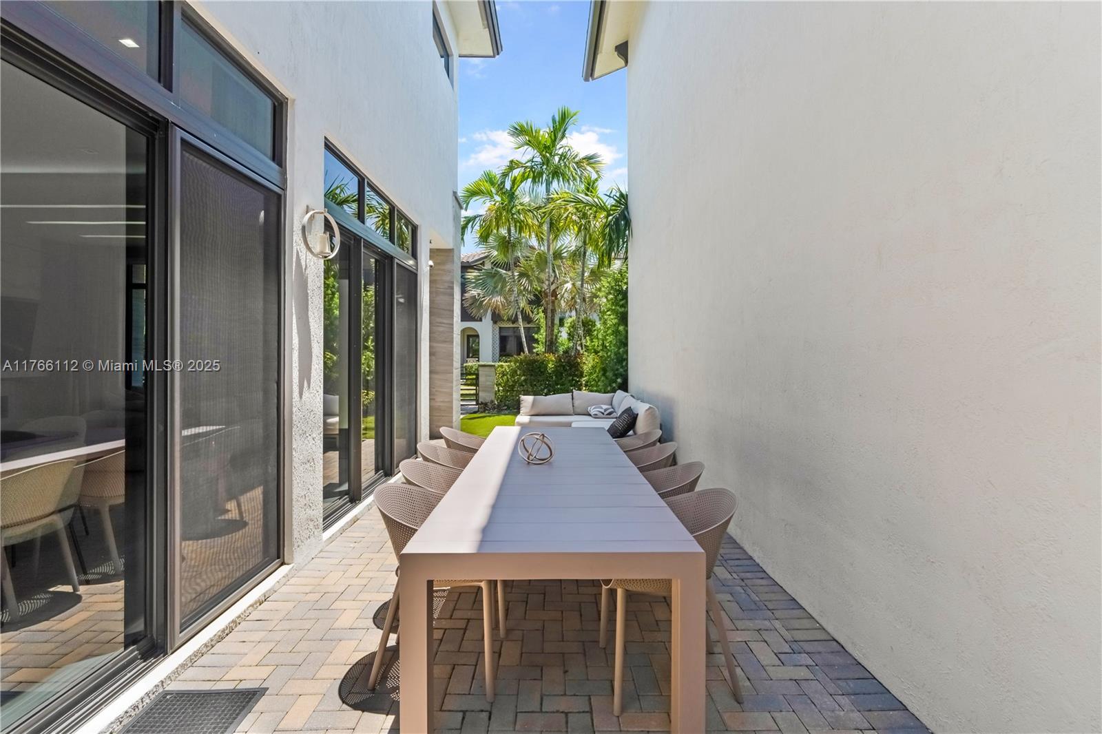 DOWNTOWN DORAL SOUTH PHAS - Residential