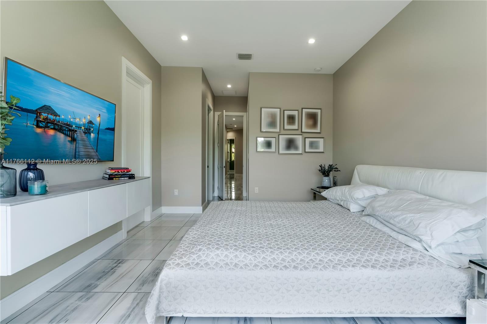 DOWNTOWN DORAL SOUTH PHAS - Residential