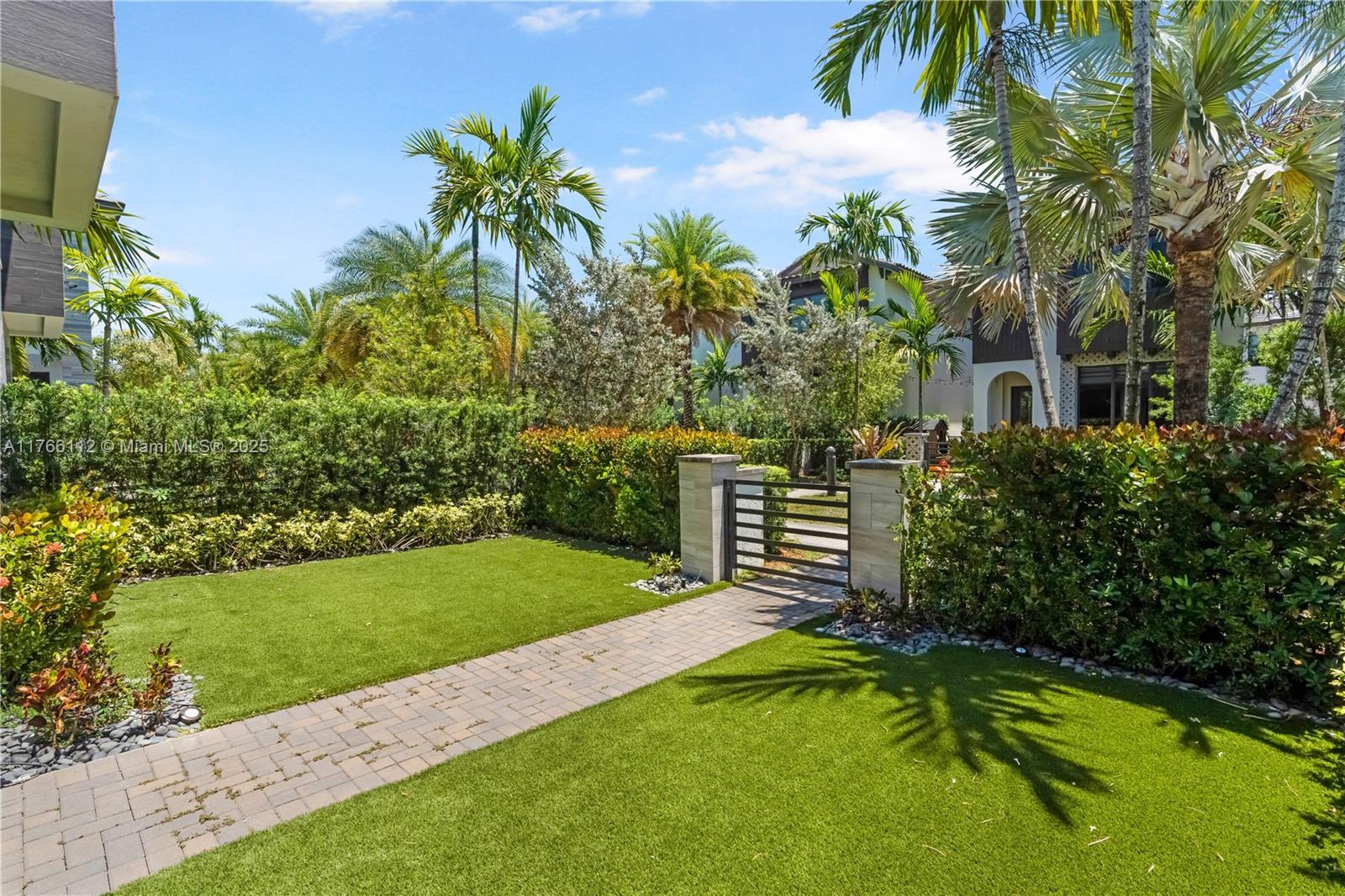 DOWNTOWN DORAL SOUTH PHAS - Residential