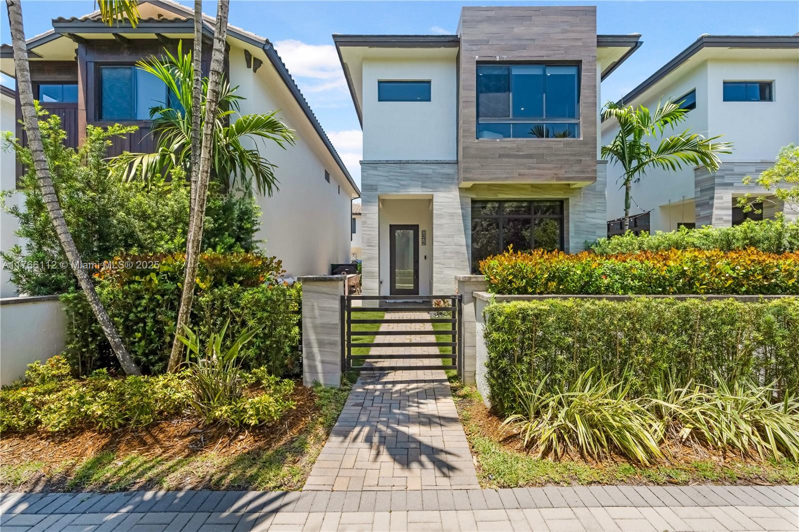 DOWNTOWN DORAL SOUTH PHAS - Residential