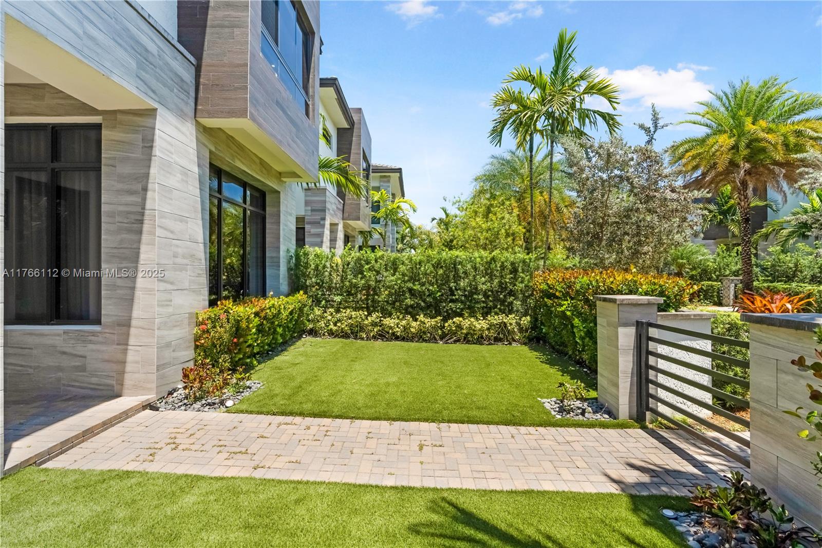 DOWNTOWN DORAL SOUTH PHAS - Residential