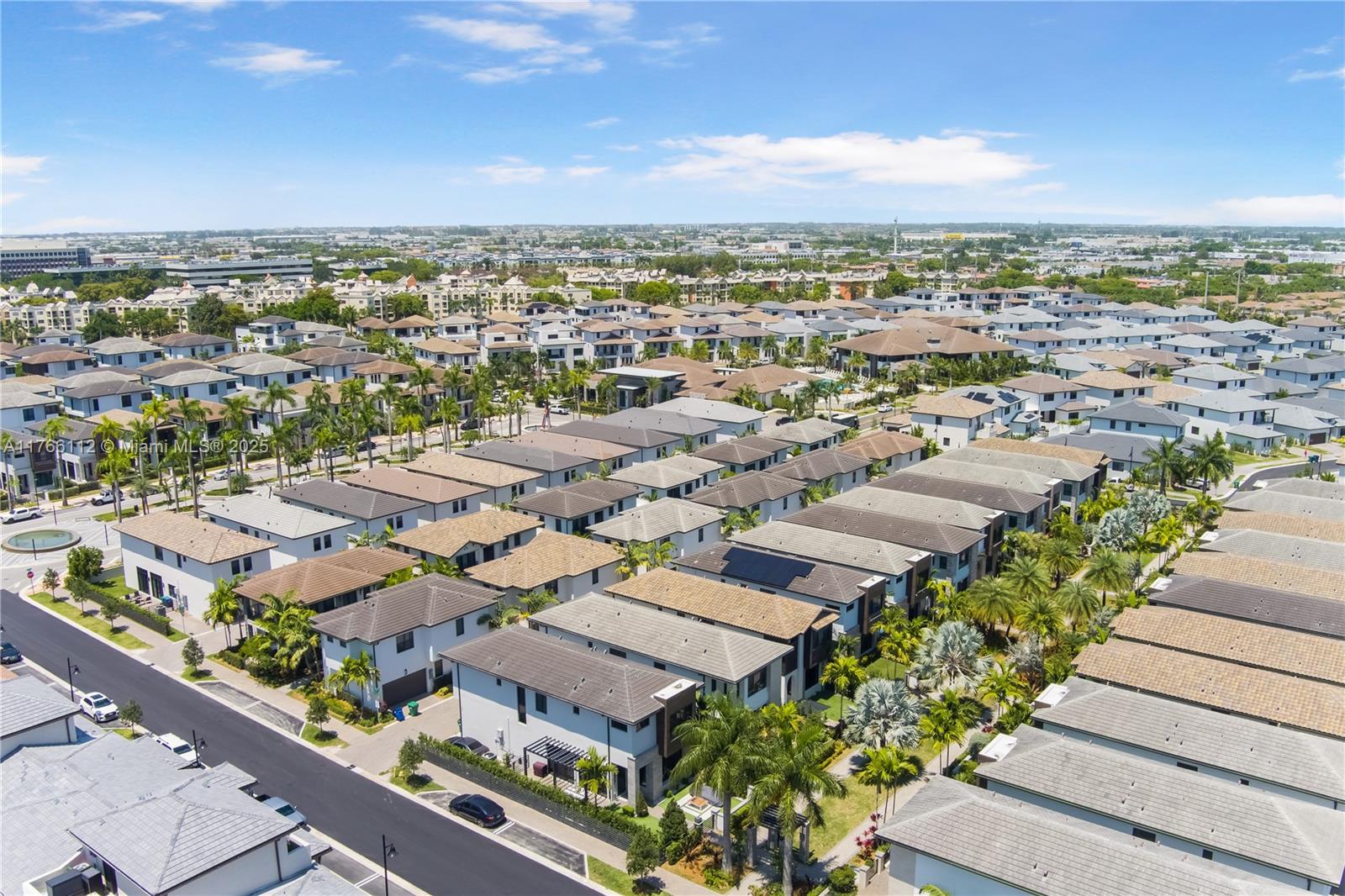DOWNTOWN DORAL SOUTH PHAS - Residential